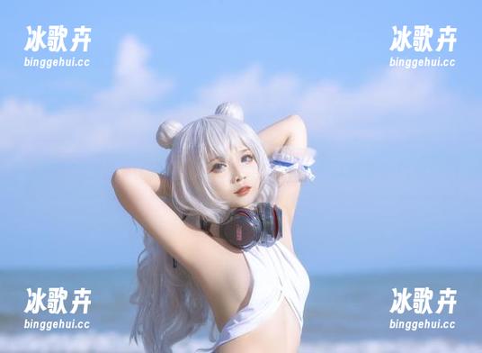 在线追踪Sayo Momo：她的连体衣及其他奇怪事